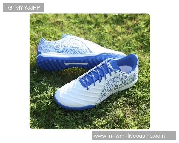 李宁足球鞋系列全新升级助力球场表现尽显运动激情与风采